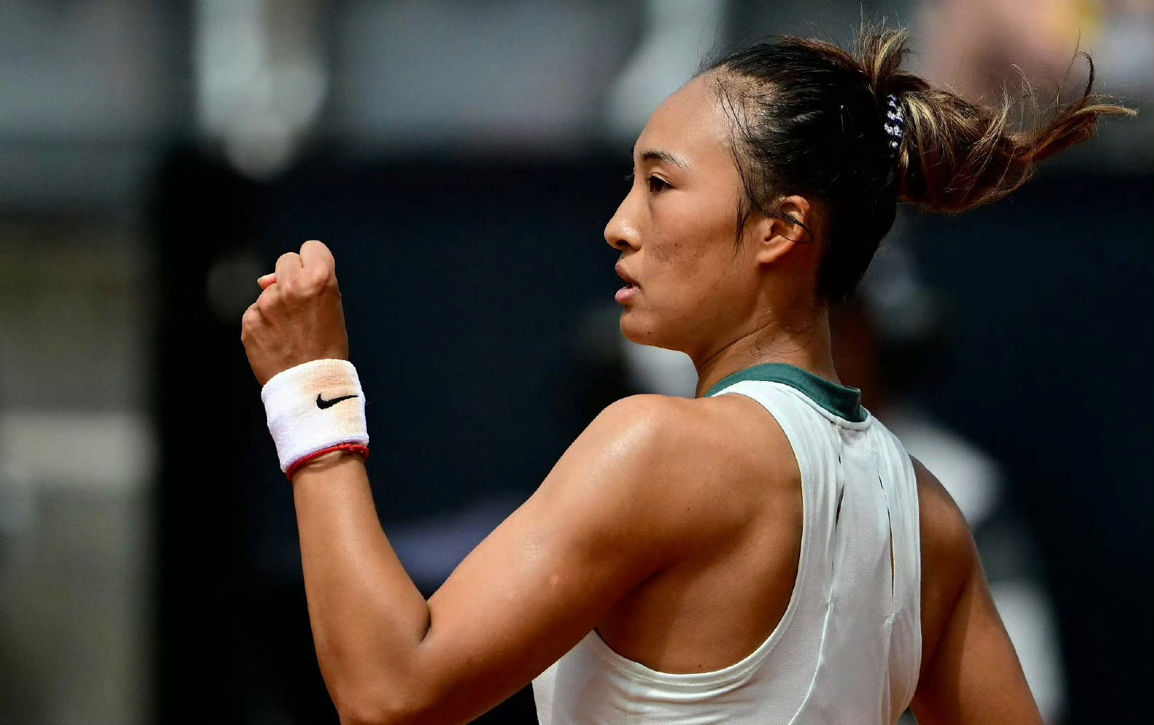 关于字母哥与70激战中国队分钟,领先优势明显胜负难料!,大坂直美焦点对战观众掌声雷动的信息开云在线