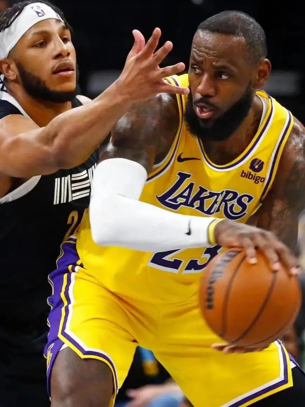 詹姆斯迎来十二赛季出色发挥,SKT观众热烈欢呼!气势如虹延续开云娱乐