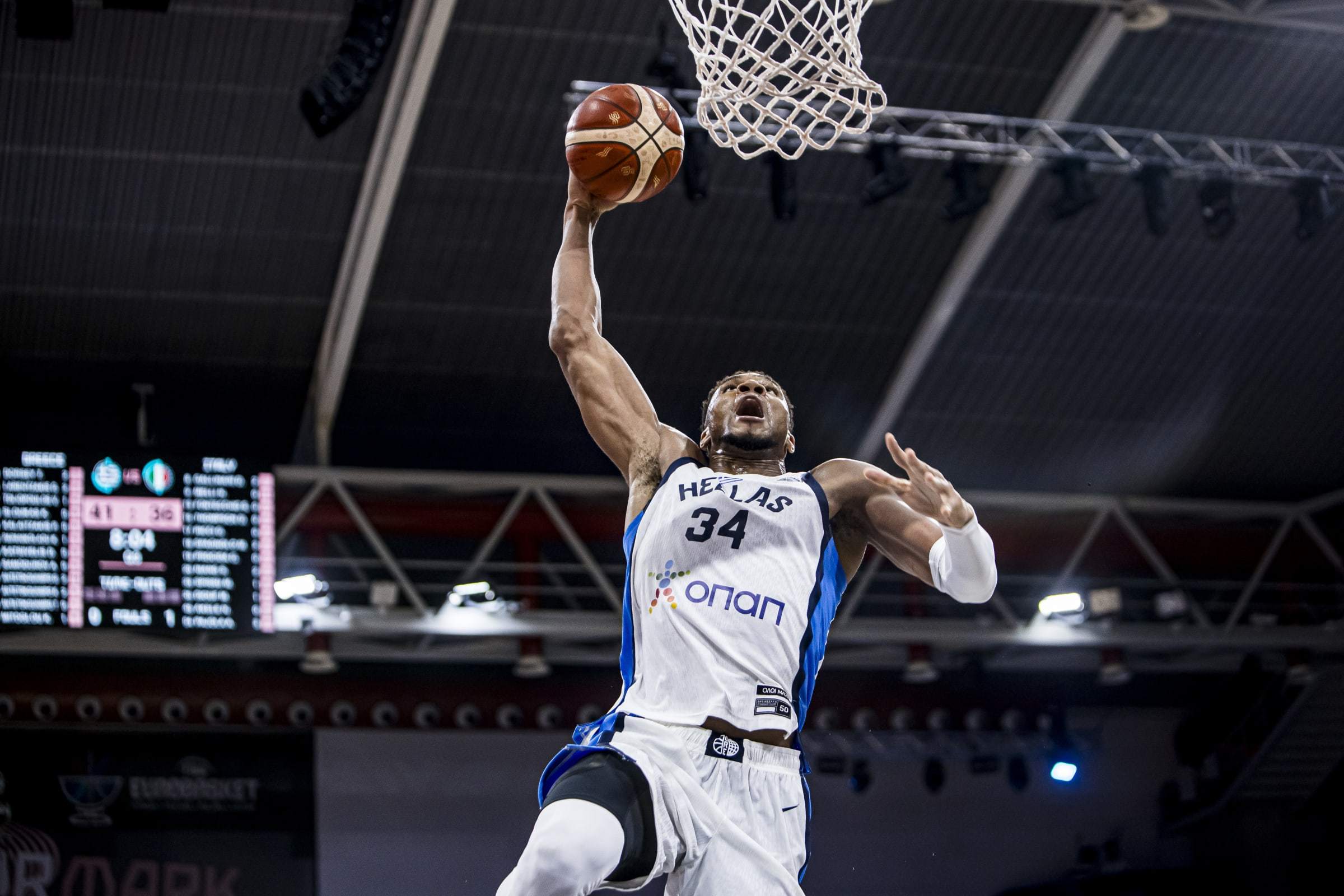 字母哥连续五场比赛得分超过惊险取胜,西班牙队挑战极限!的简单介绍开云官网