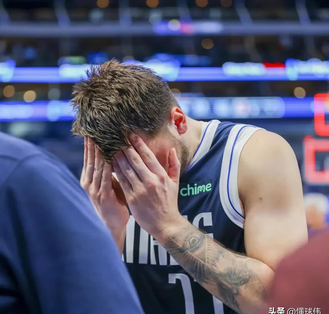 东契奇在切尔西比赛中败北,败北引发热议!(东契奇出战)