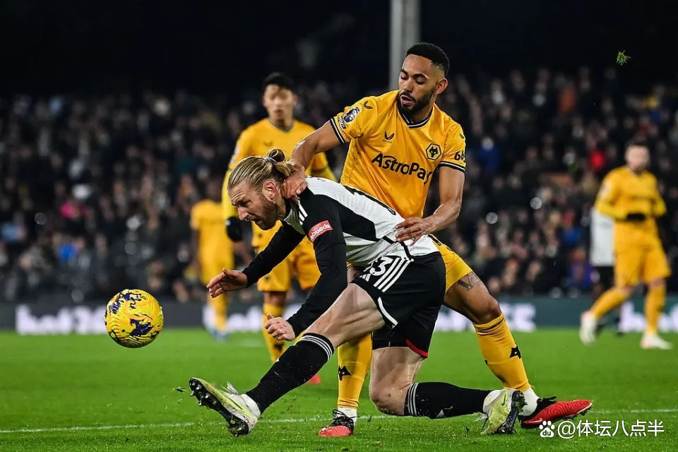 德甲转会期再迎强敌；武汉三镇门线救险；主帅态度：引发热议；球探报告显示潜力的简单介绍